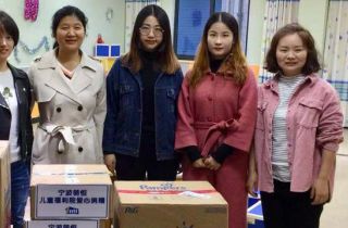 走進兒(ér)童福利院，初冬送溫暖