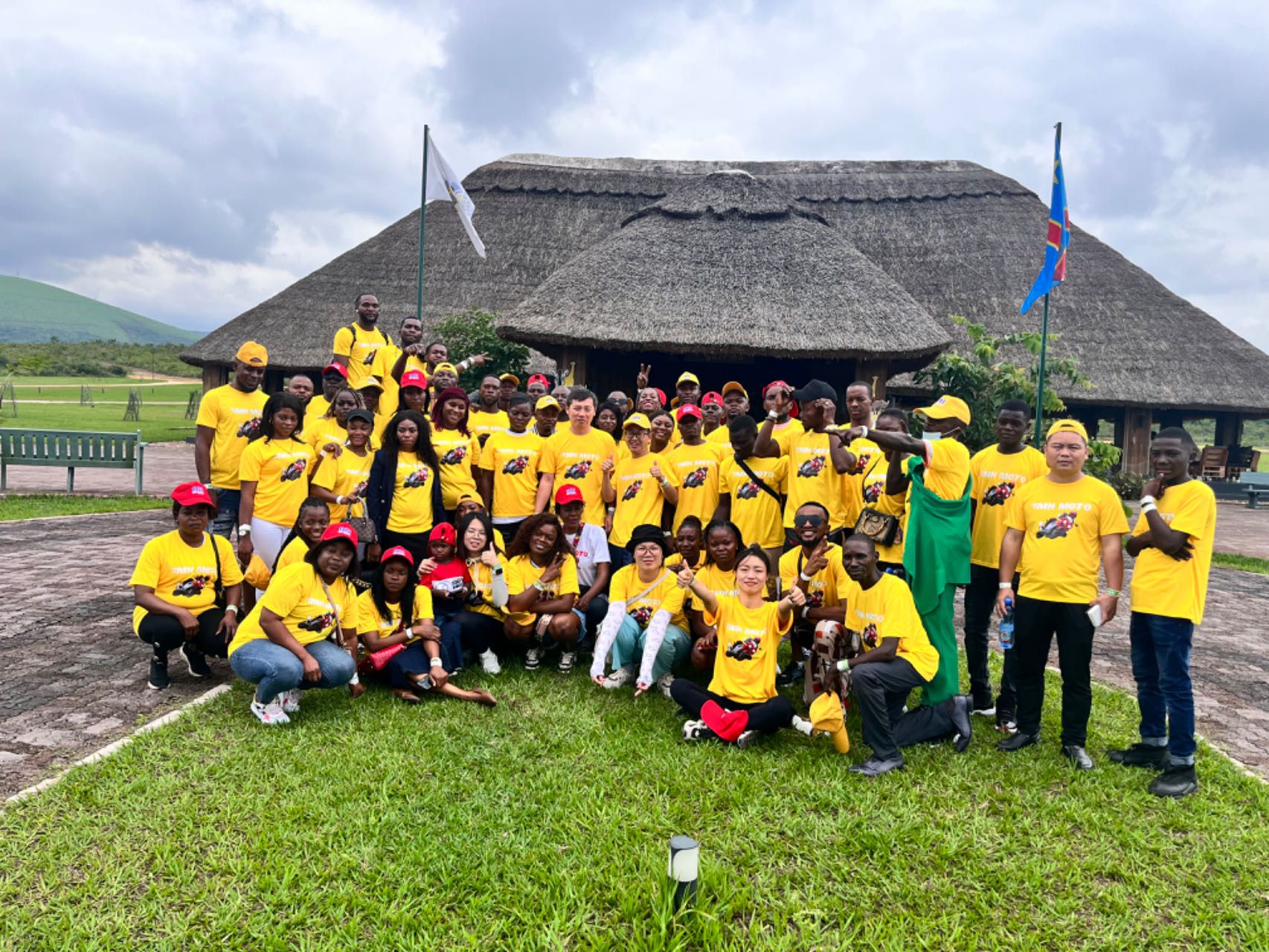 暢遊草(cǎo)原風(fēng)光(guāng) 共鑄團隊默契 | 海(hǎi)外(wài)剛果辦事(shì)處動物(wù)園團建