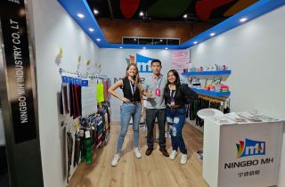 高(gāo)舉新年(nián)出海(hǎi)拓市(shì)第一(yī)棒 | 萌恒參加2024哥(gē)倫比亞紡織面料服裝展